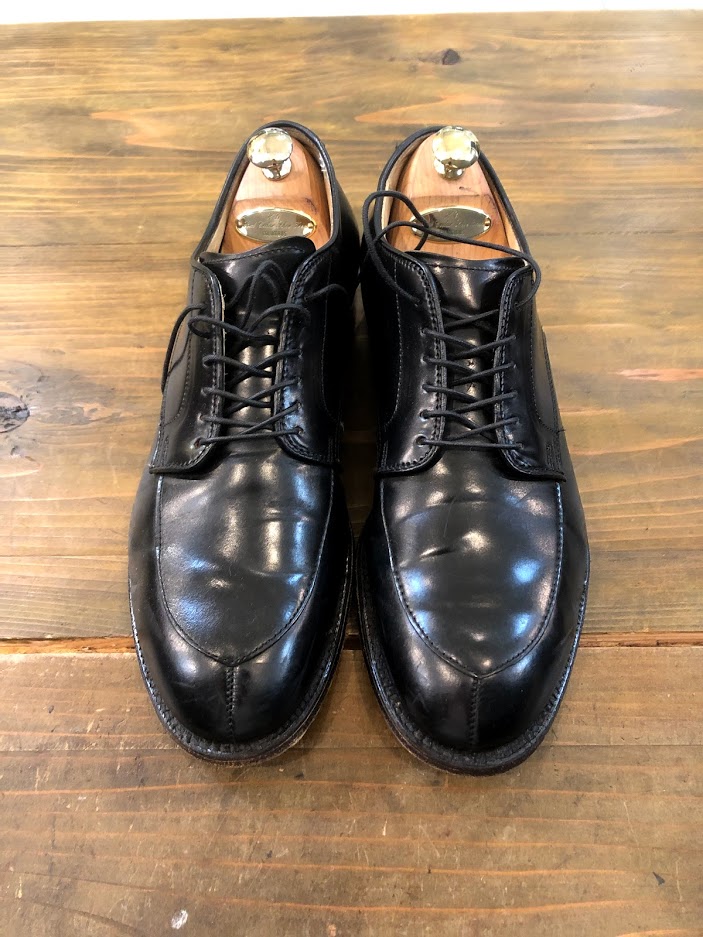 オールデン54321Vチップコードバン黒の靴磨き 